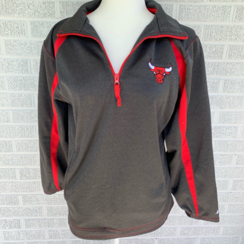 Men’s Small Chicago Bulls pull over.